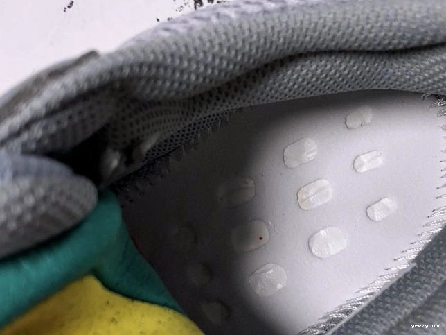 Yeezy Adidas Inertia